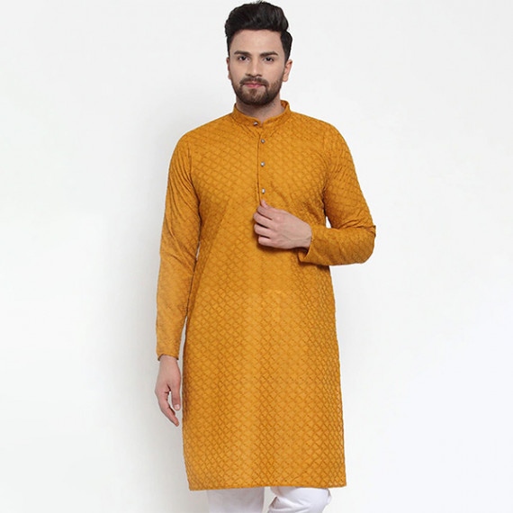 http://13.204.208.5/products/men-yellow-printed-straight-kurta