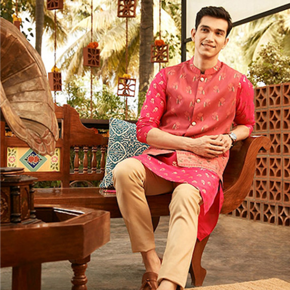 http://13.204.208.5/products/men-magenta-pink-golden-floral-printed-thread-work-floral-kurta-2