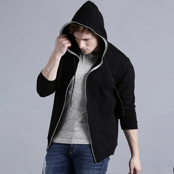 http://13.204.208.5/products/men-black-solid-hooded-sweatshirt