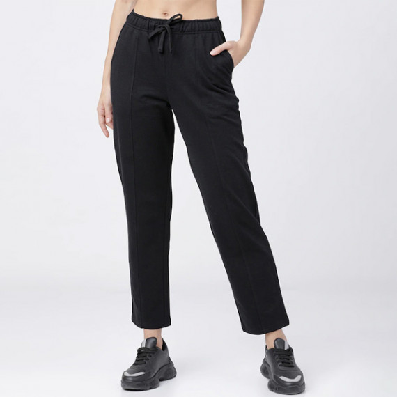 http://13.204.208.5/products/women-black-solid-cotton-track-pant-1