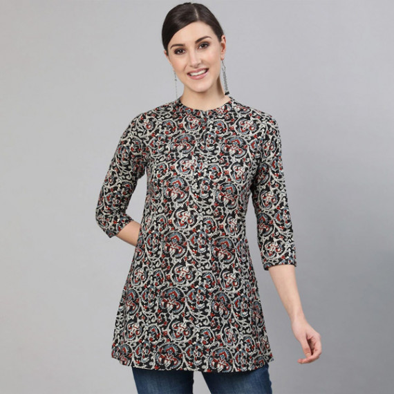 http://13.204.208.5/products/women-black-maroon-abstract-printed-tunic