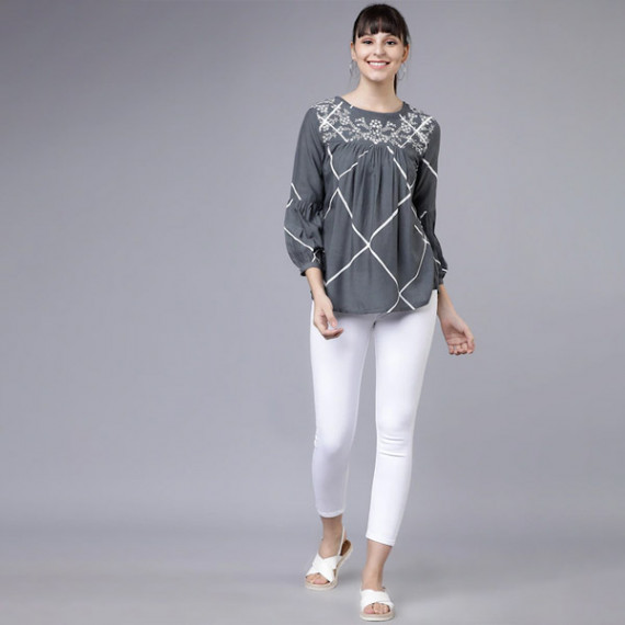 http://13.204.208.5/products/women-grey-and-white-printed-a-line-top