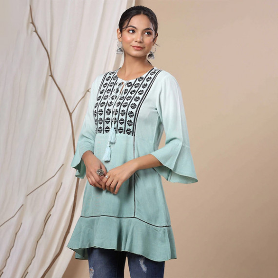 http://13.204.208.5/products/women-green-tunics