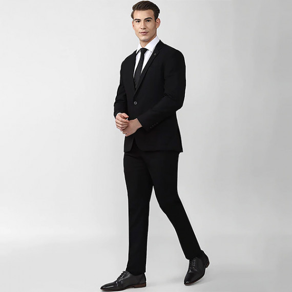 http://13.204.208.5/products/manq-mens-slim-fit-suit