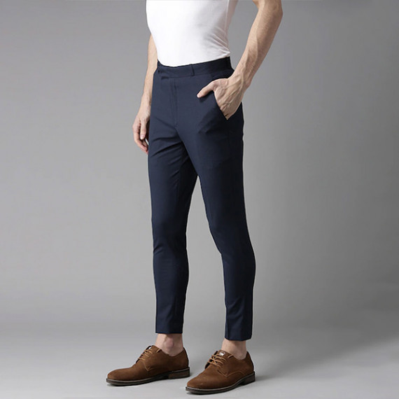 http://13.204.208.5/products/men-navy-blue-tapered-fit-trousers