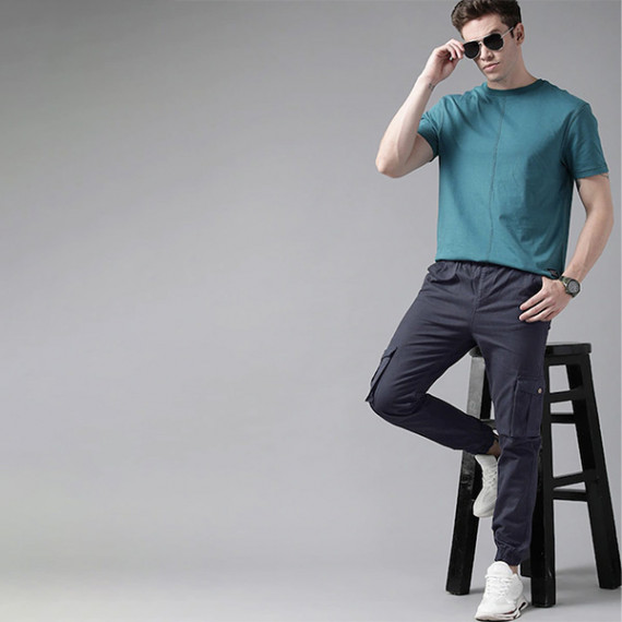 http://13.204.208.5/products/men-navy-blue-solid-mid-rise-woven-pure-cotten-cargo-trousers