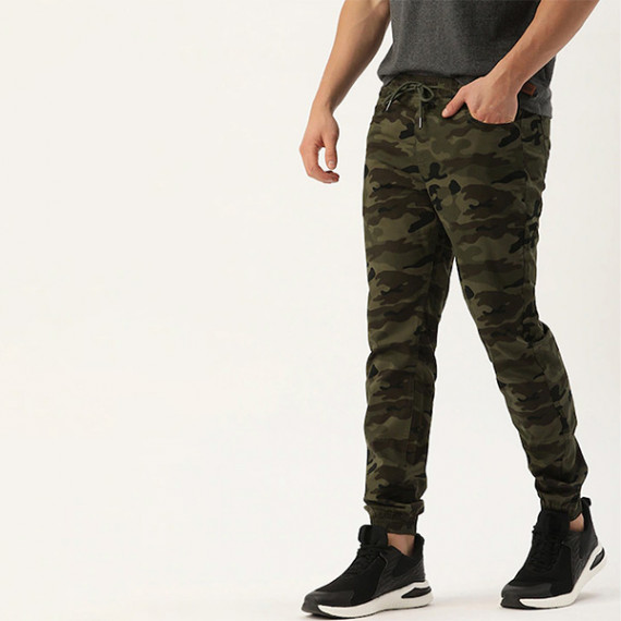 http://13.204.208.5/products/men-olive-green-camouflage-printed-slim-fit-joggers-trousers