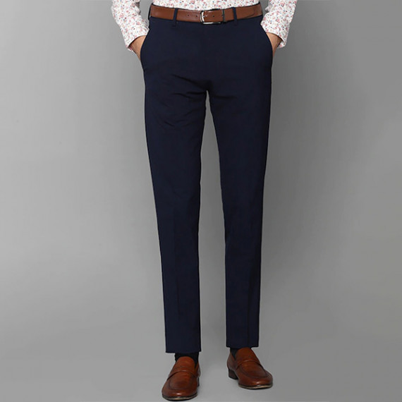 http://13.204.208.5/products/men-navy-blue-slim-fit-trousers