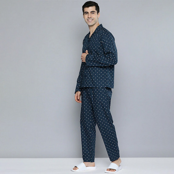 http://13.204.208.5/products/men-navy-blue-white-printed-pure-cotton-night-suit