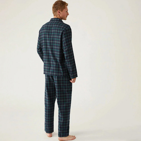 http://13.204.208.5/products/men-green-blue-checked-night-suit