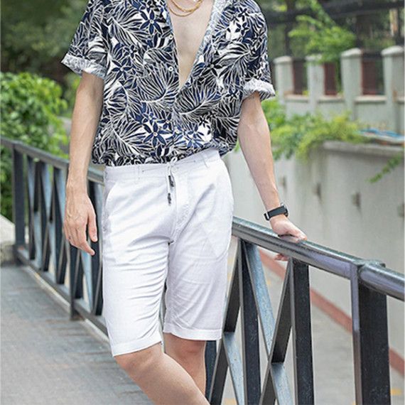 http://13.204.208.5/products/men-white-solid-slim-fit-regular-shorts