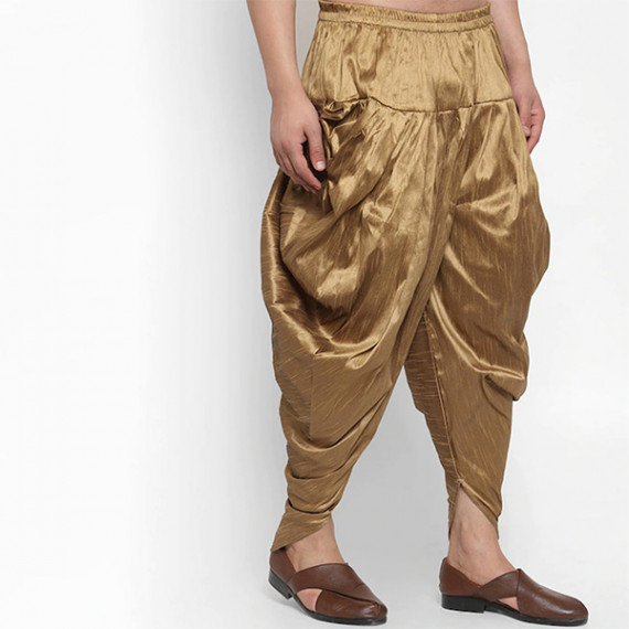 http://13.204.208.5/products/men-gold-toned-solid-silk-dhotis