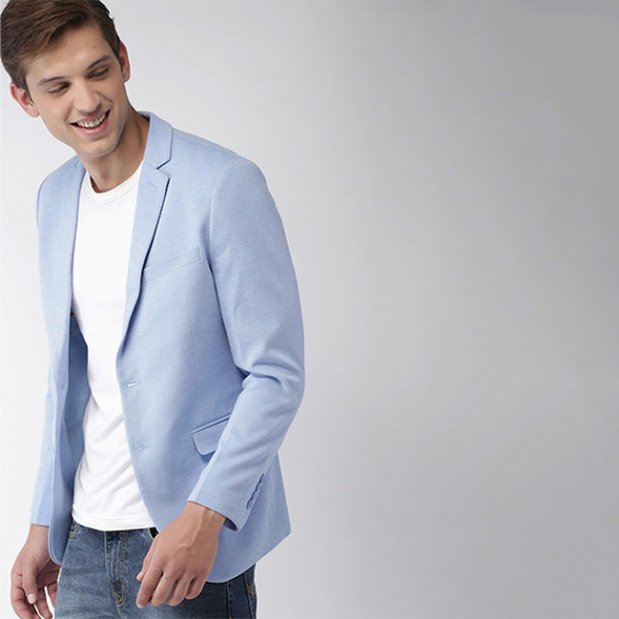 http://13.204.208.5/products/men-blue-solid-single-breasted-knitted-blazer