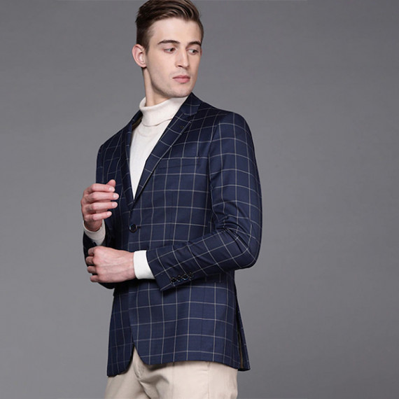 http://13.204.208.5/products/men-navy-blue-beige-slim-fit-checked-single-breasted-smart-casual-blazer