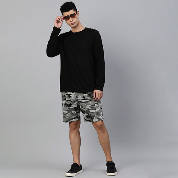 http://13.204.208.5/products/men-charcoal-grey-camouflage-printed-pure-cotton-cargo-shorts