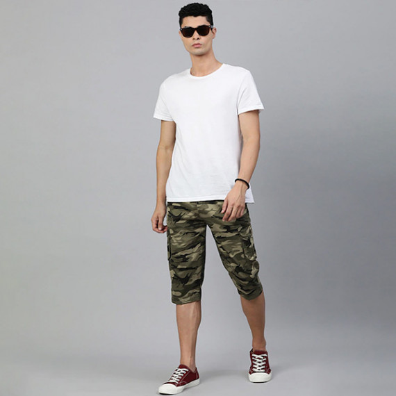 http://13.204.208.5/products/men-olive-green-beige-camouflage-printed-pure-cotton-34th-cargo-shorts