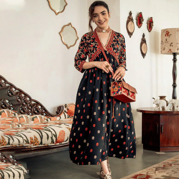 http://13.204.208.5/products/black-orange-ethnic-motifs-printed-maxi-dress